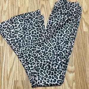 🌼 Leopard print wide leg pants 💥